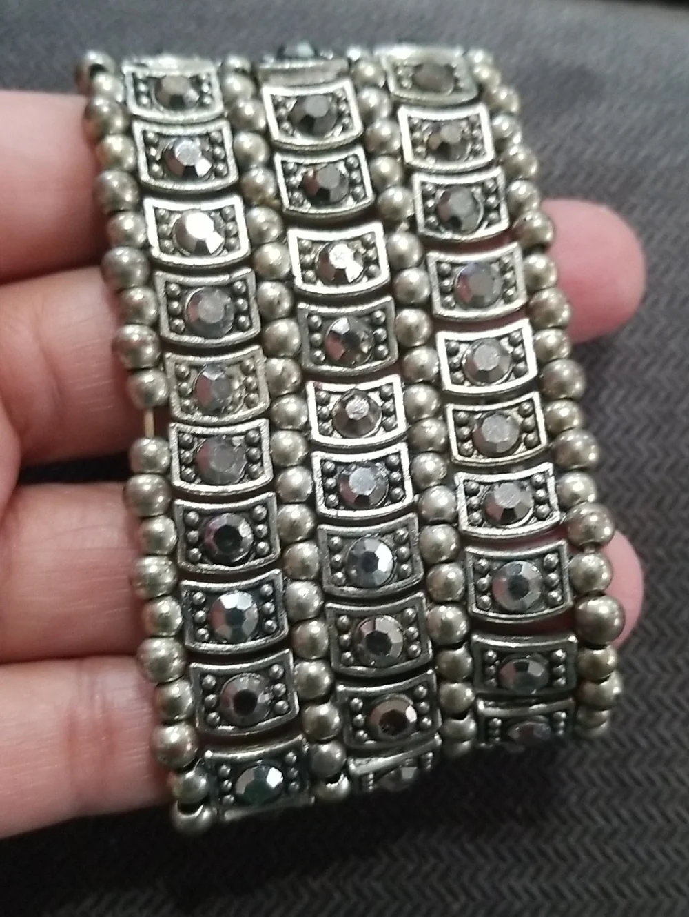 Vintage Strechy Liquid Bracelet With Stones